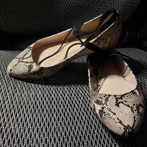 Torrid 9W Faux Snakeskin flats
